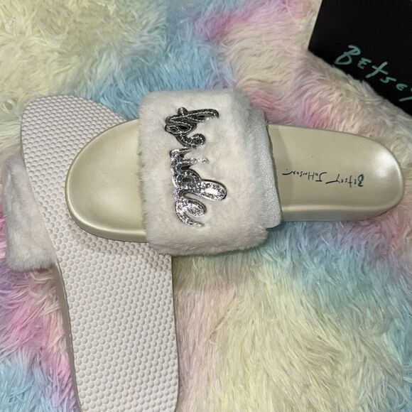 Betsey Johnson BRIDE pool slides - Picture 6 of 9